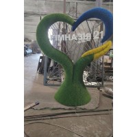 Фигуры из искусственной травы - сердце