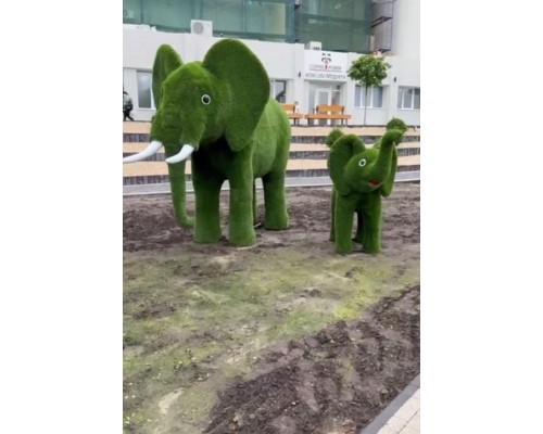 Фигура из искусственной травы - слон большой 2