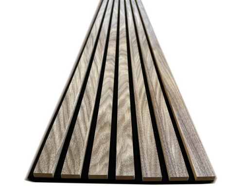 Декоративные рейки с натуральным шпоном из Ореха на войлоке шириною 600мм